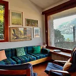 Nella Back To 70' Villa Varenna