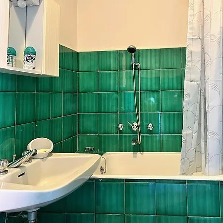 Nella Back To 70' Villa