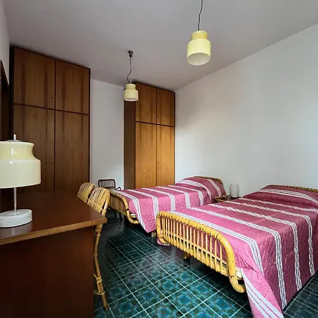 Villa Nella Back To 70' *