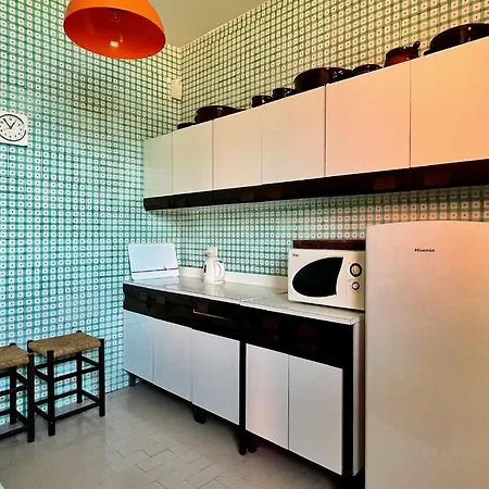 Nella Back To 70' Villa Varenna